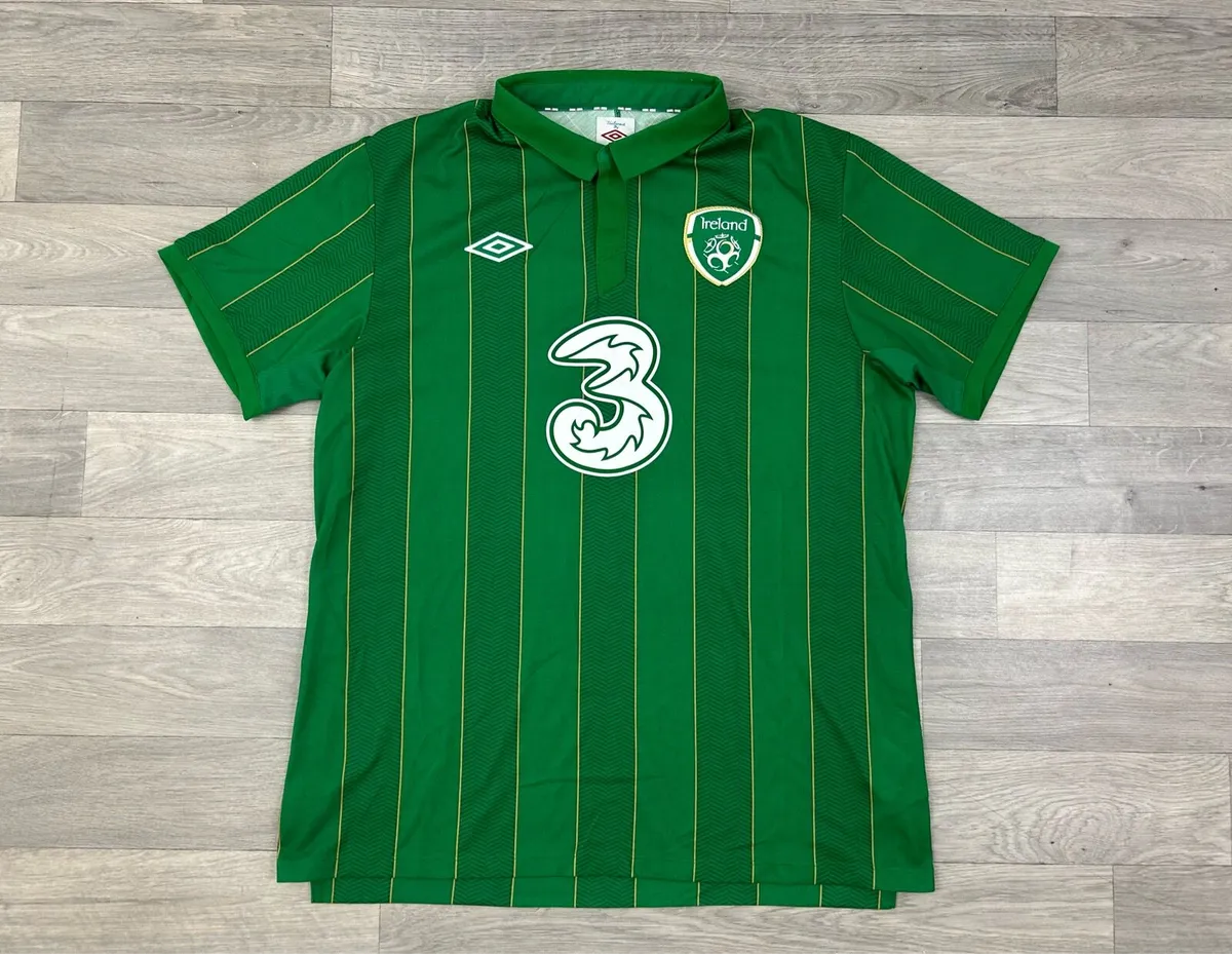 Vintage 2011 Umbro Ireland Home Jersey Shirt Large - Image 1