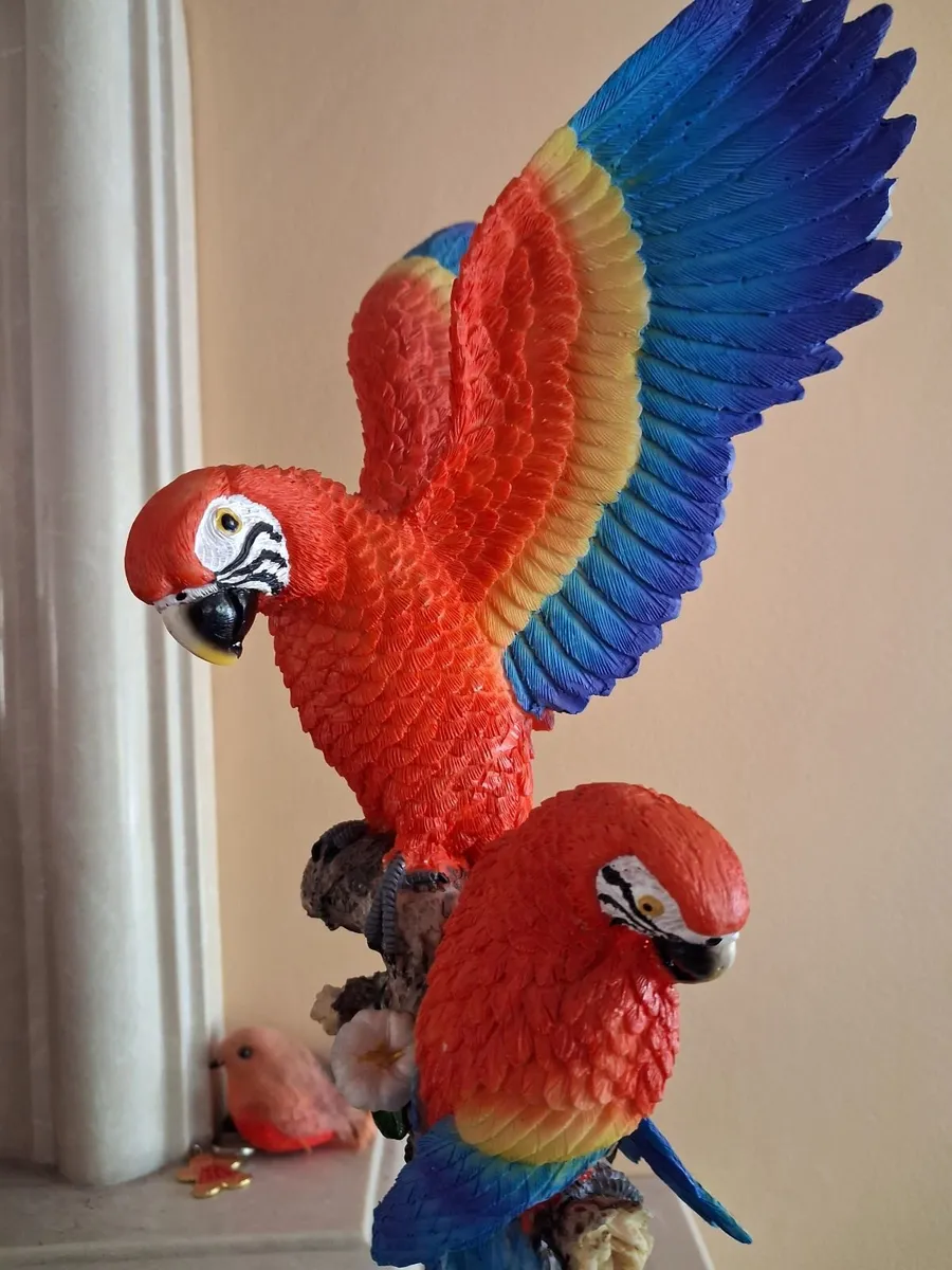 Ceramic parrots - Image 1