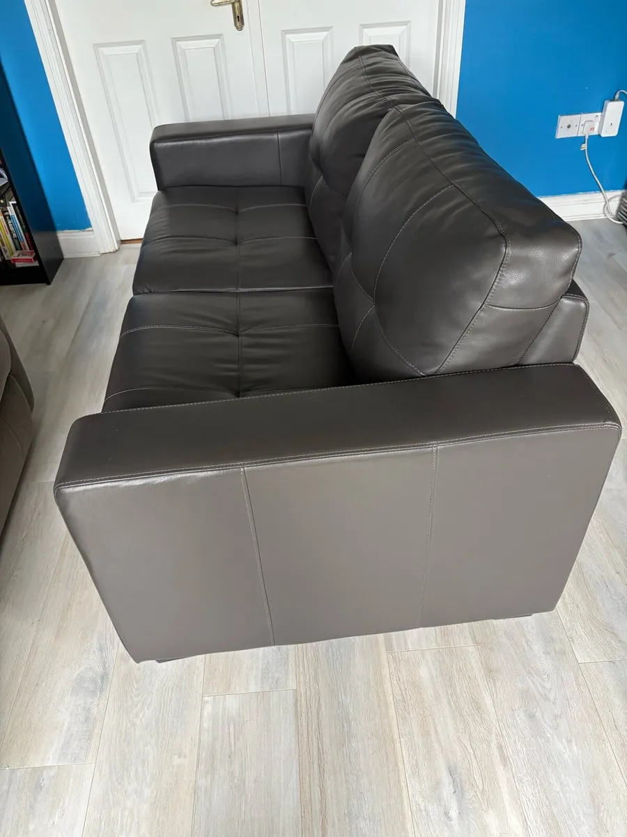 Couch - Image 2