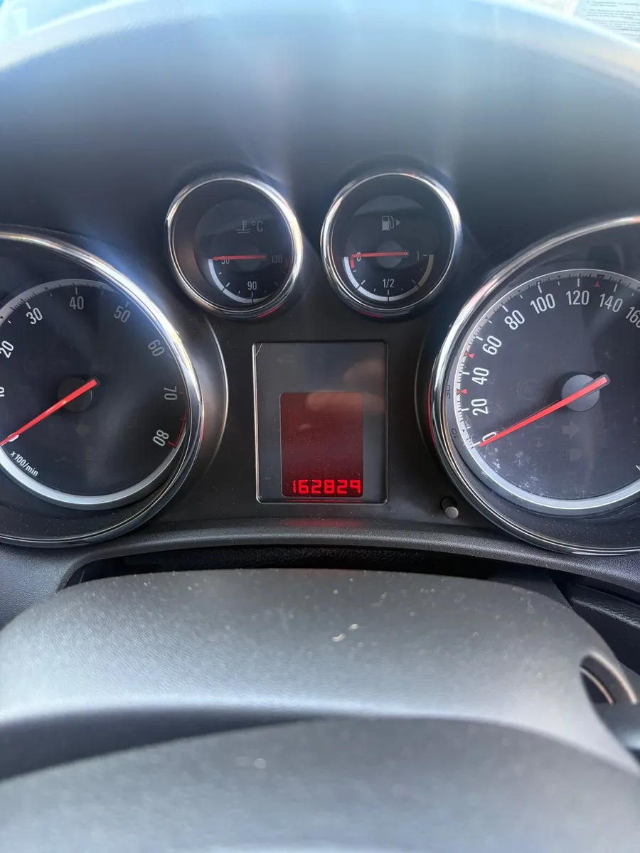 Opel Astra 2010 (1.4 petrol) - Image 3