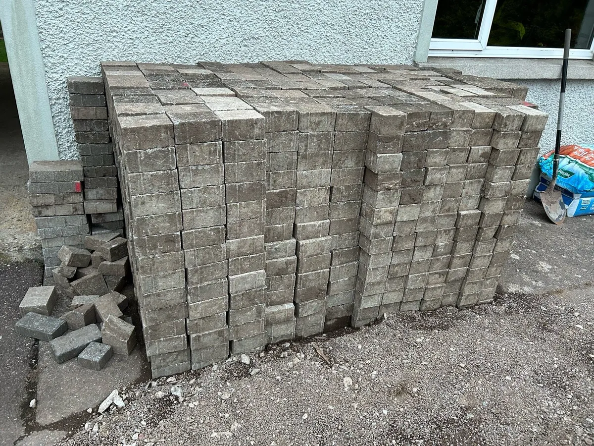 Patio or driveway Paving bricks - Image 1