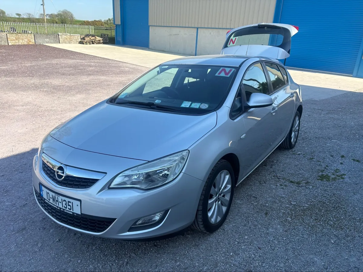 Opel Astra 2010 (1.4 petrol) - Image 1