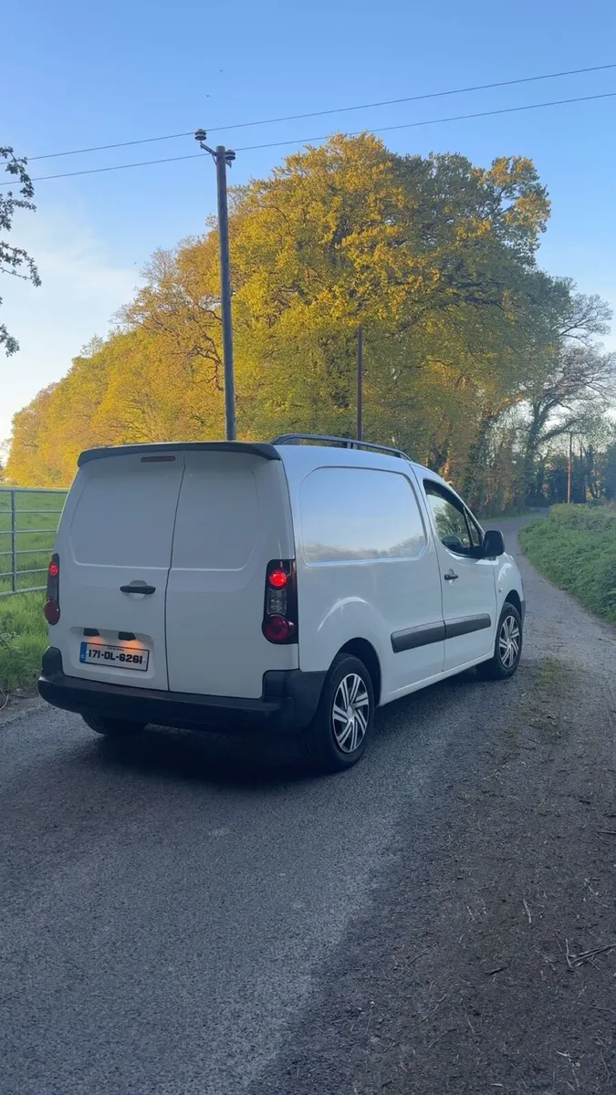 2017 Peugeot Partner Professional - Image 3