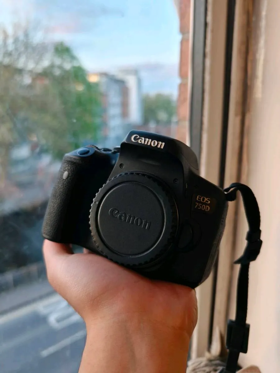Cannon 750D + 18-135mm STM lens - Image 1