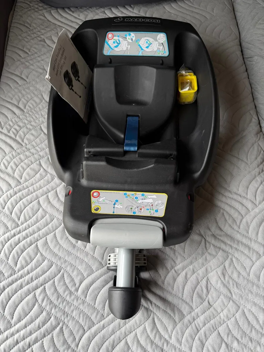 Maxi-Cosi EasyFix car seat base. New, never used! - Image 2