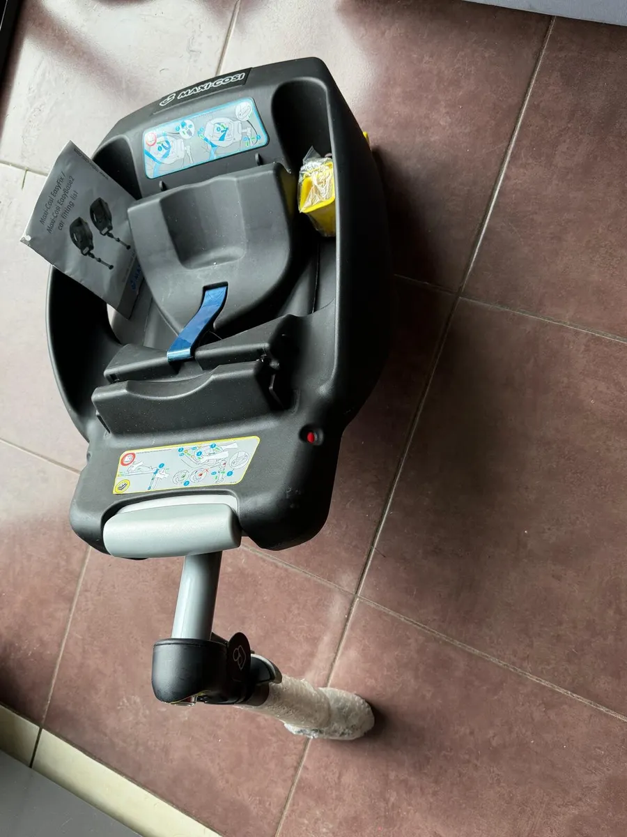 Maxi-Cosi EasyFix car seat base. New, never used! - Image 3