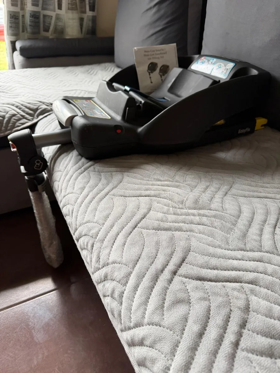 Maxi-Cosi EasyFix car seat base. New, never used! - Image 4