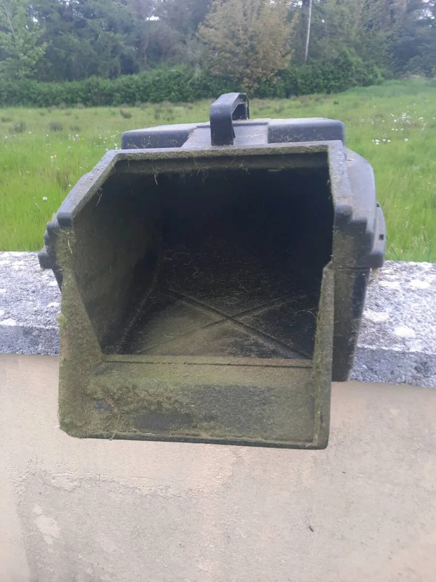 Rover lawnmower grass box - Image 1