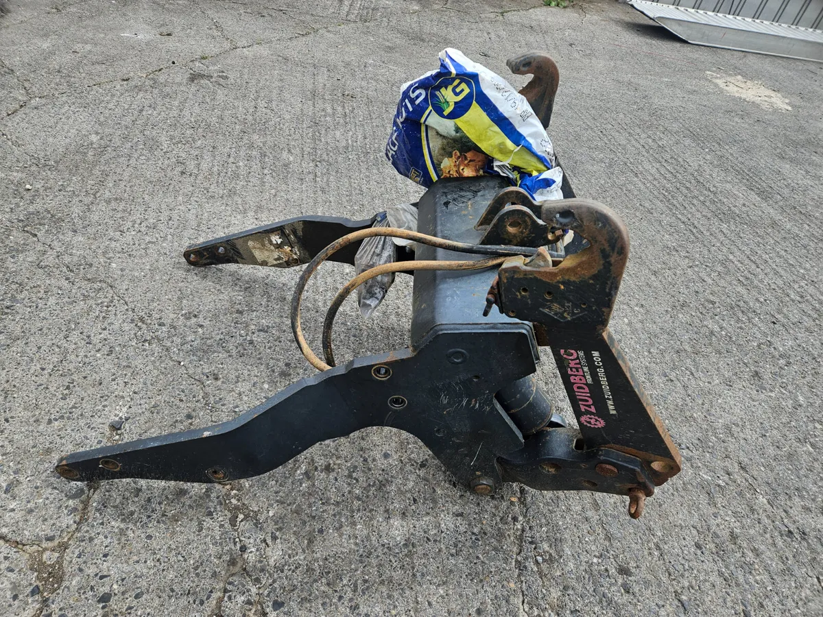 Case/newholland front linkage - Image 1