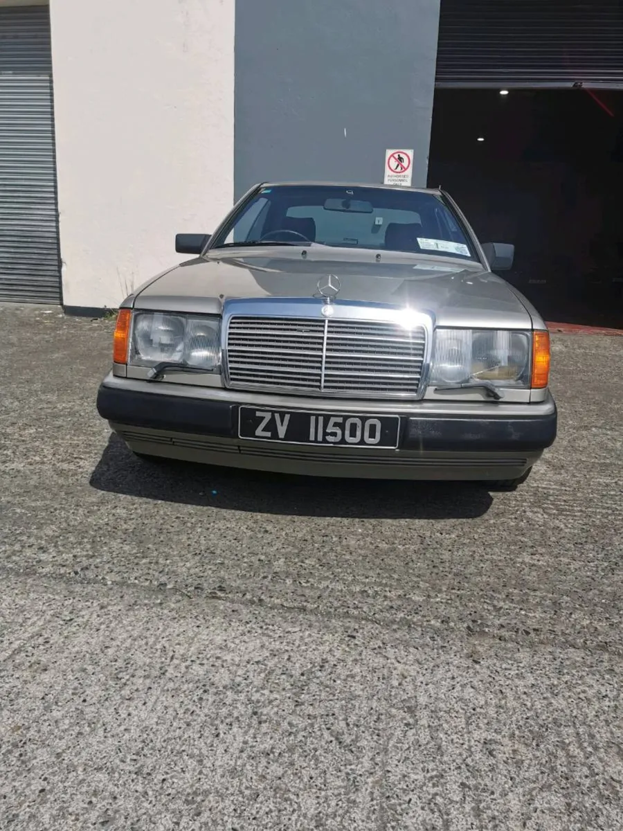 Mercedes 300CE 1988 original luxury coupe - Image 3