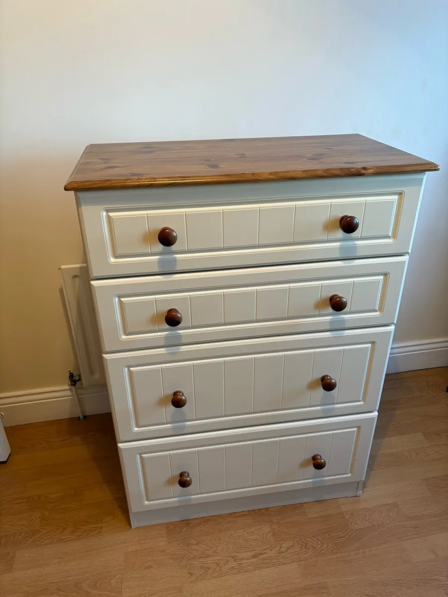 Chest of four drawers - Image 1