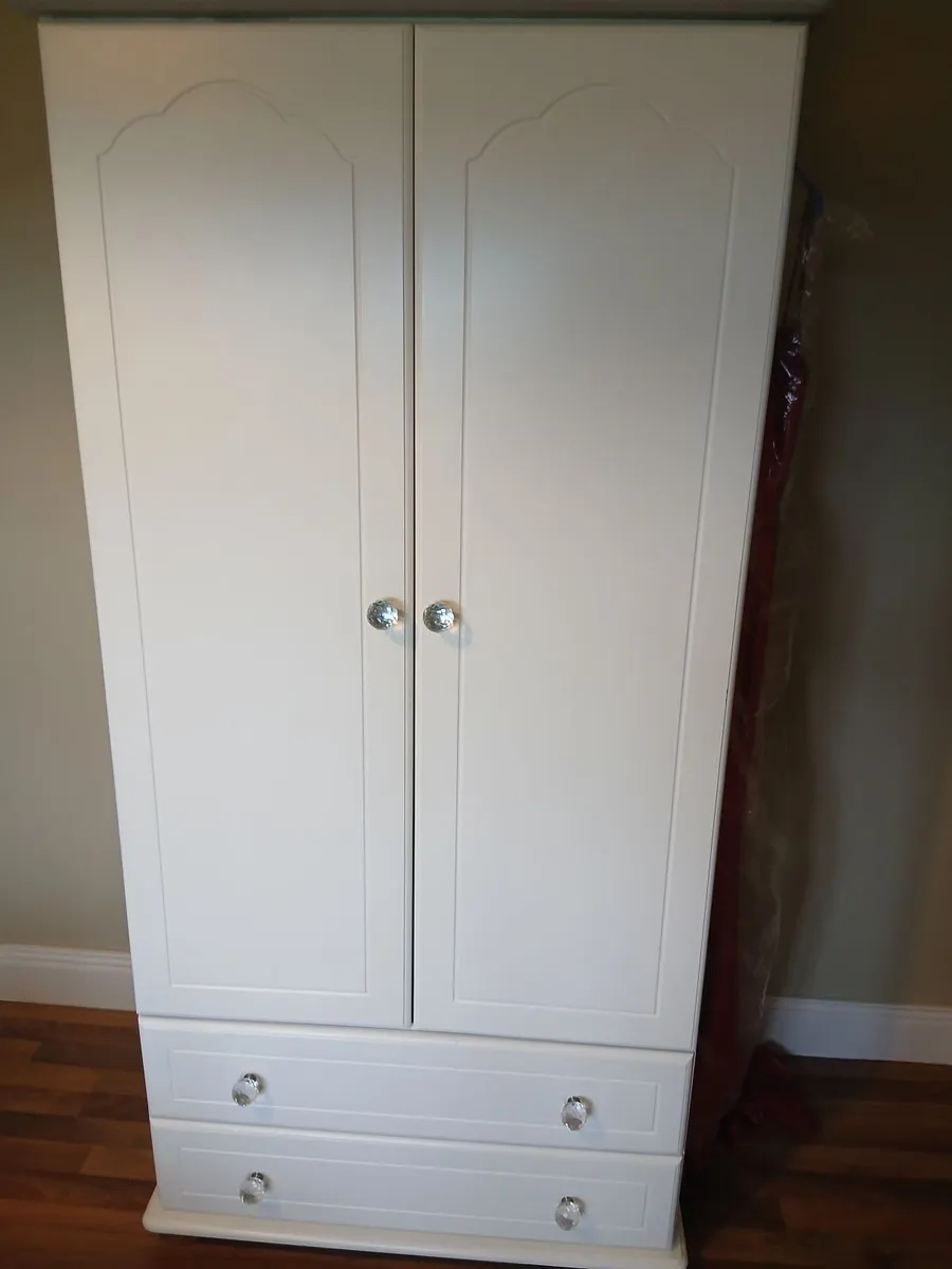 Bedroom furniture - Image 1