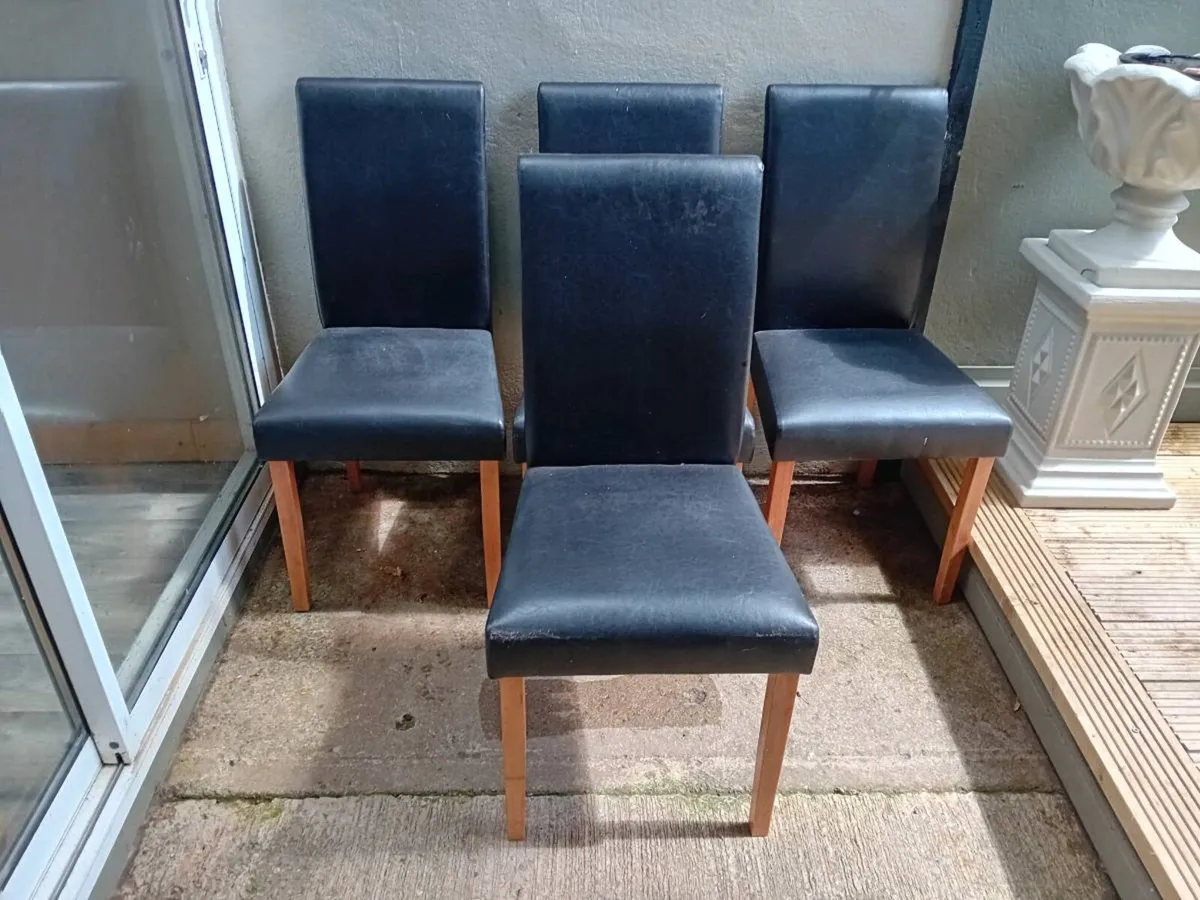 4 chairs . - Image 3