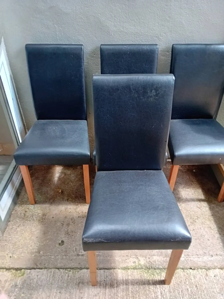 4 chairs . - Image 4