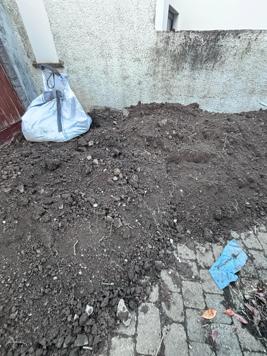 FREE: 12-15 TONNES TOPSOIL - COLLECTION ONLY - Image 4