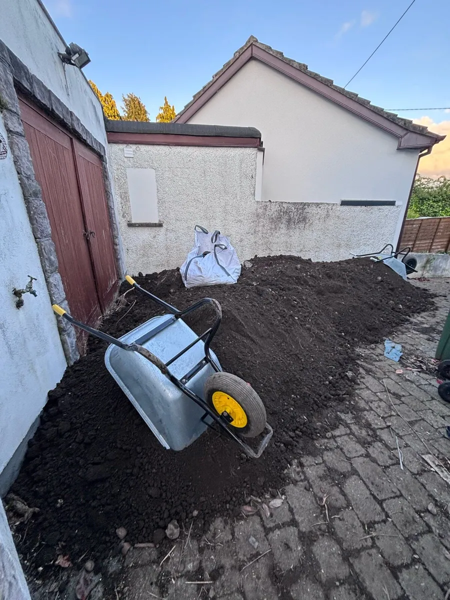 FREE: 12-15 TONNES TOPSOIL - COLLECTION ONLY - Image 1