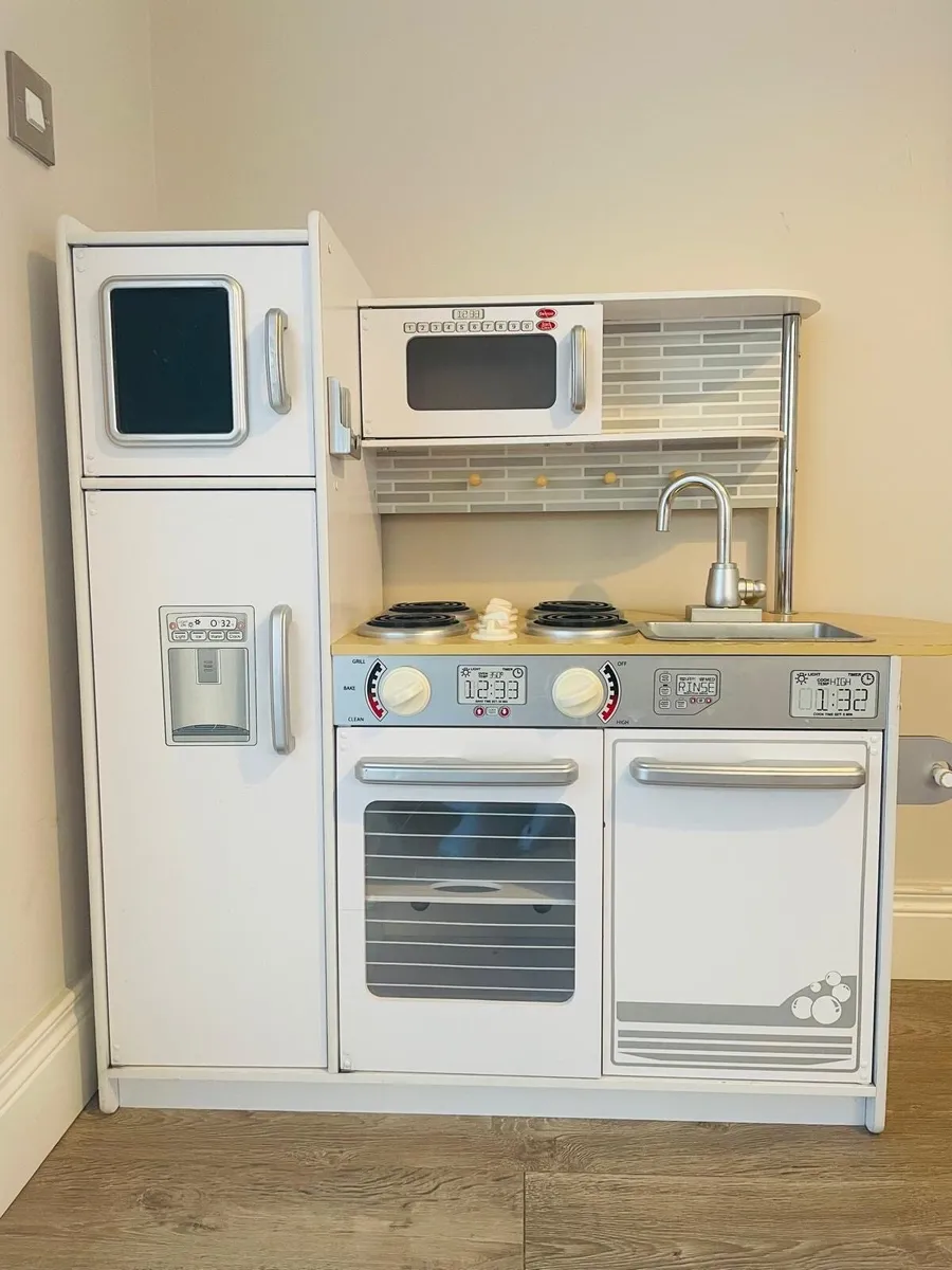 Kids toy kitchen - Image 1