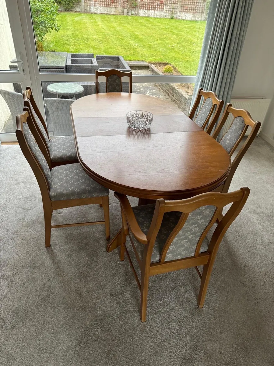 Extendable  Dining room table and 6 chairs - Image 2