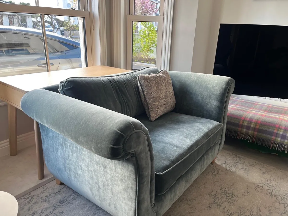Two 2 seater blue velvet couches - Image 1