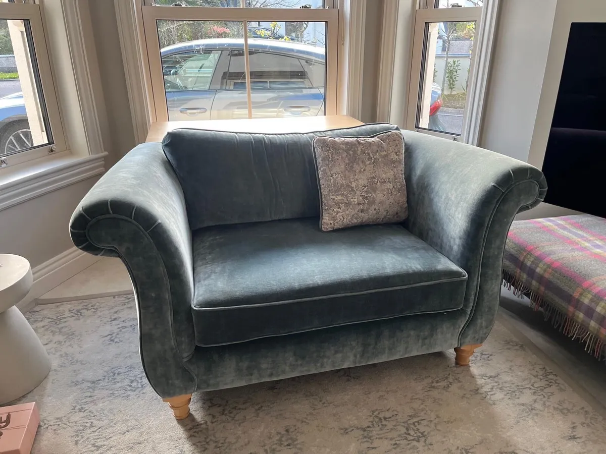 Two 2 seater blue velvet couches - Image 2