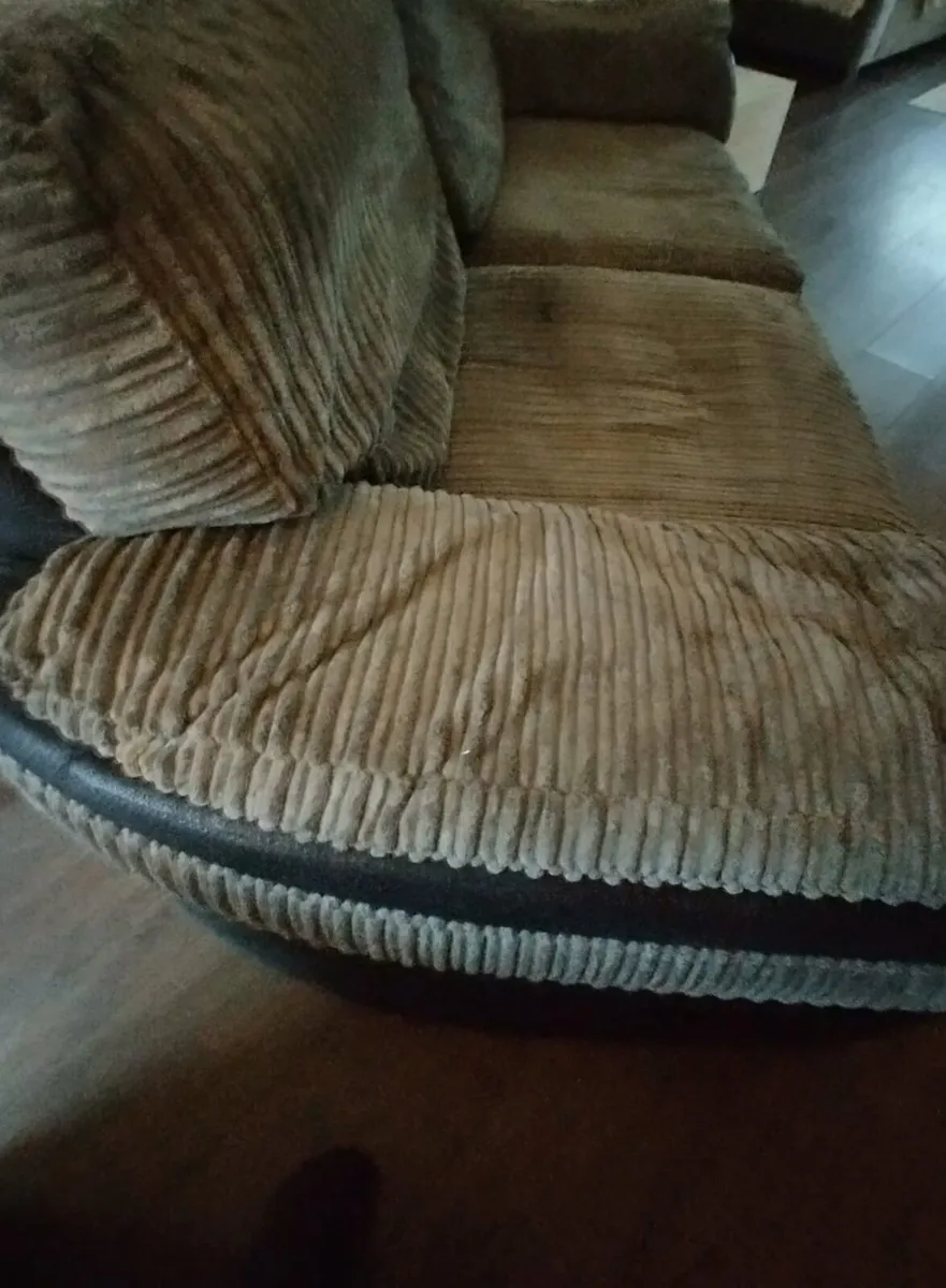 FREE ... Sofa, two chairs - Image 2
