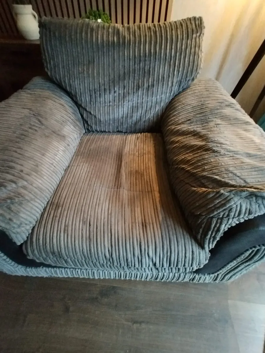 FREE ... Sofa, two chairs - Image 3