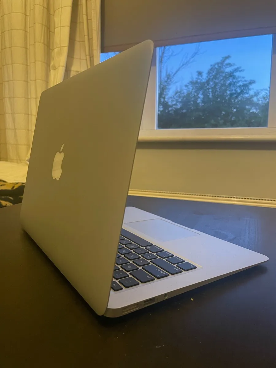 MacBook Air 2017 (Not turning on) - Image 3