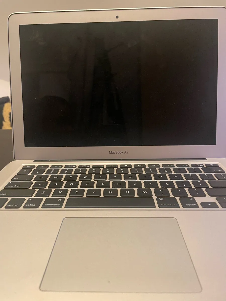 MacBook Air 2017 (Not turning on) - Image 2