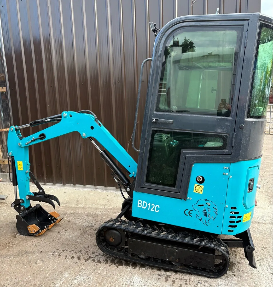 JOC HT 12 Mini Digger Full Cab Grab 2026 - Image 1