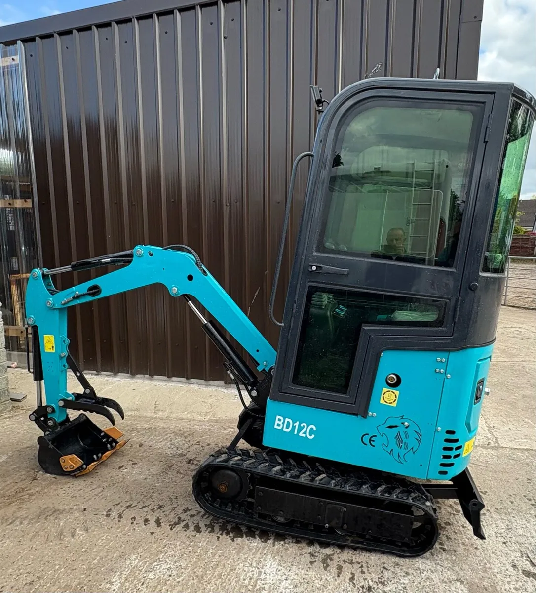 JOC HT 12 Mini Digger Full Cab Grab 2026 - Image 2