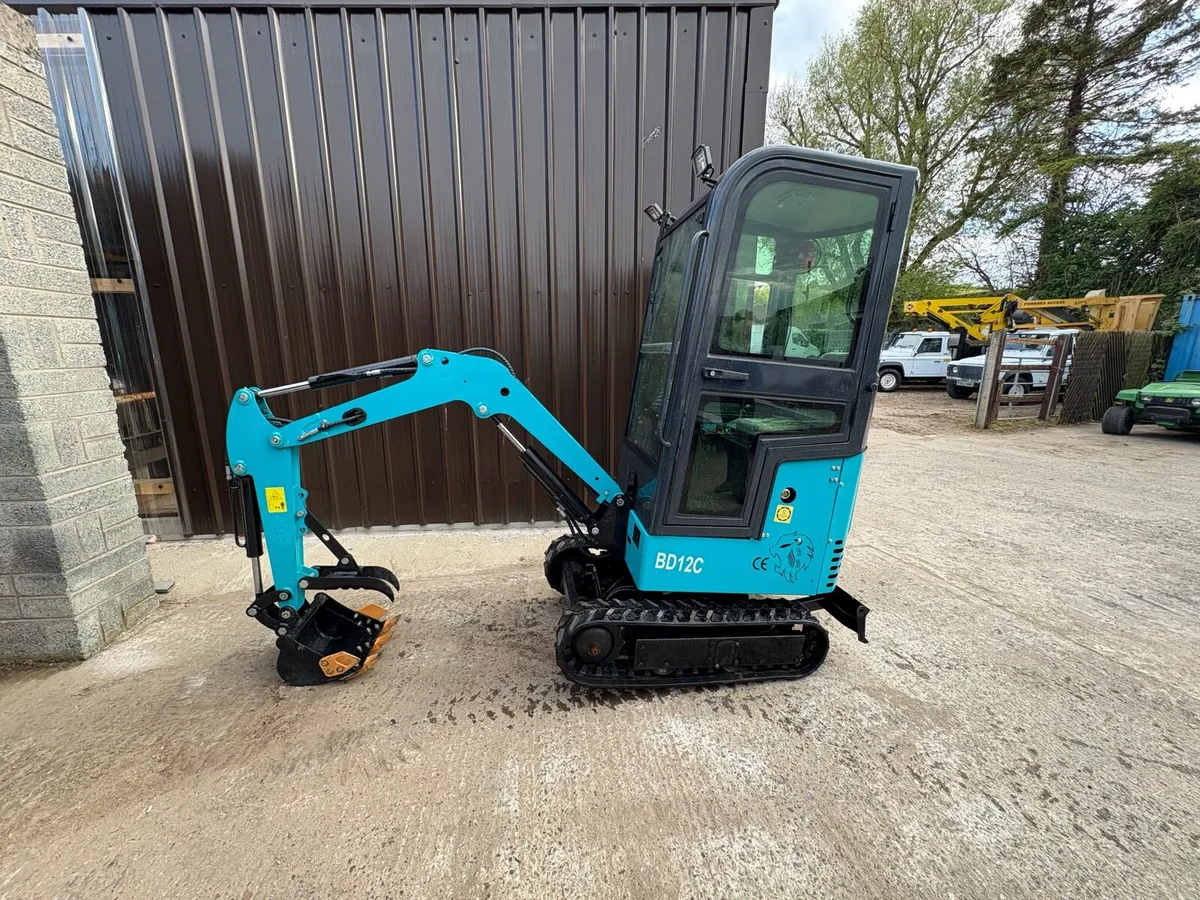 JOC HT 12 Mini Digger Full Cab Grab 2026 - Image 3