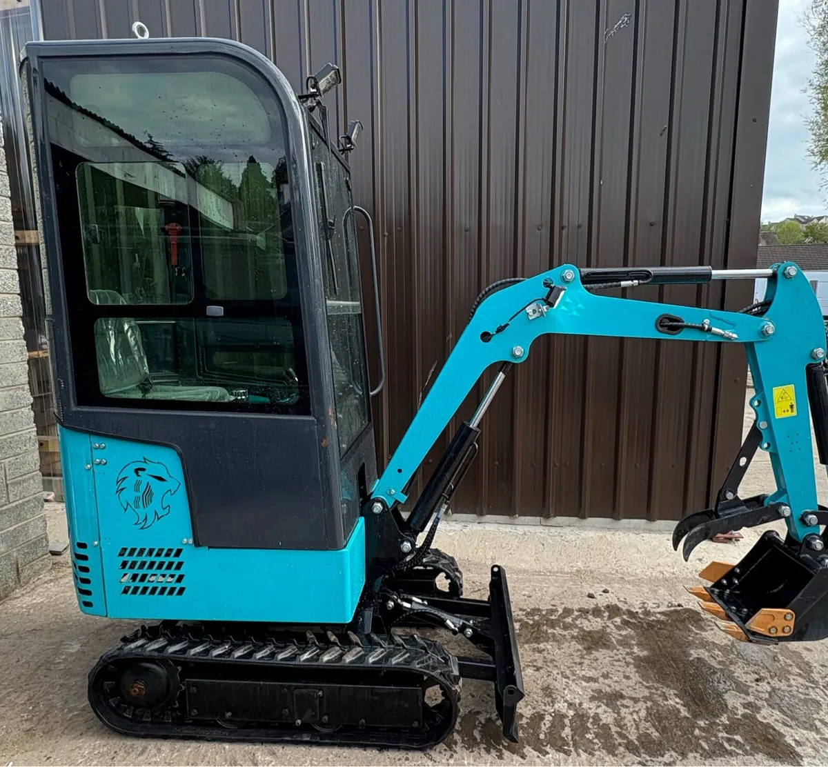 JOC HT 12 Mini Digger Full Cab Grab 2026 - Image 4