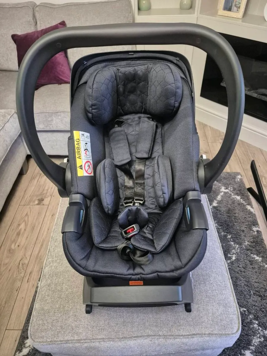 Egg two car seat - Image 1