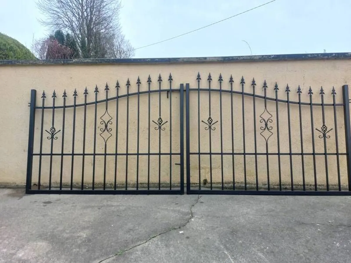 Entrance Gates 12ft - Image 1