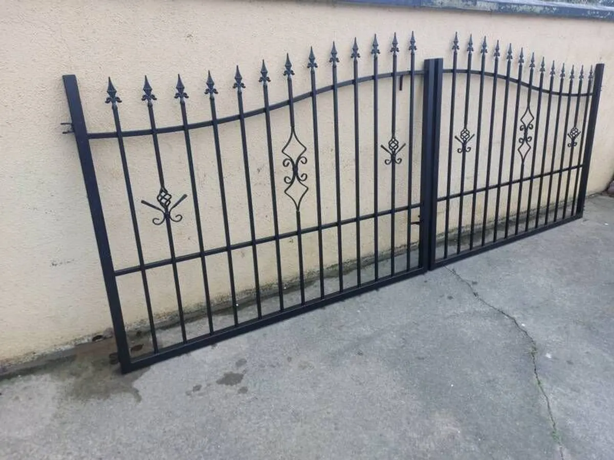 Entrance Gates 12ft - Image 3