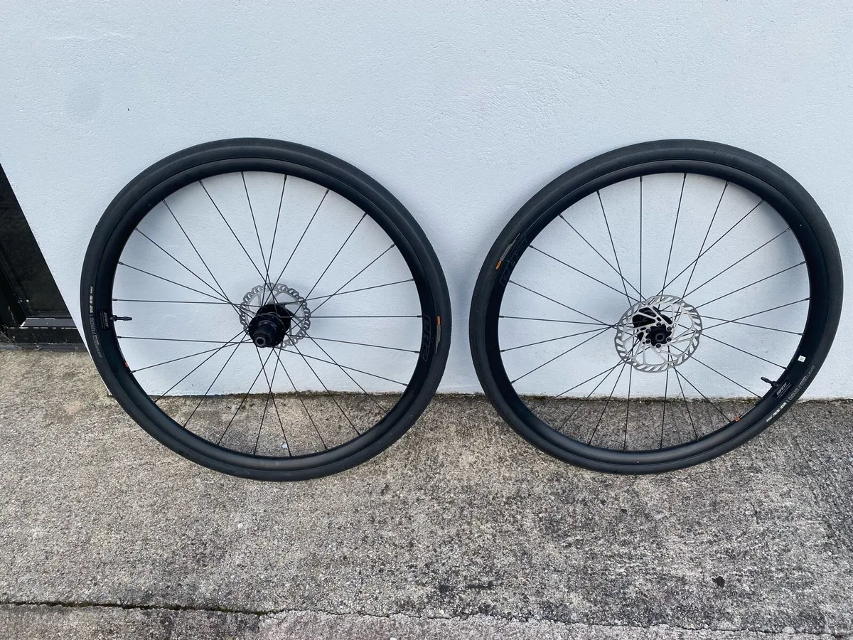 New Giant PR2 Wheelset, Tyres and Discs - Image 1