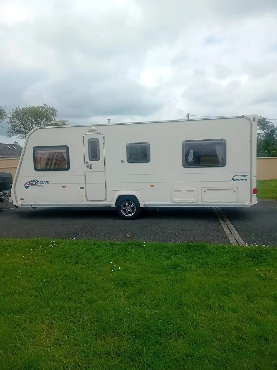BAiLEYPAGEANT Caravan 4 berth in great condition!! - Image 2