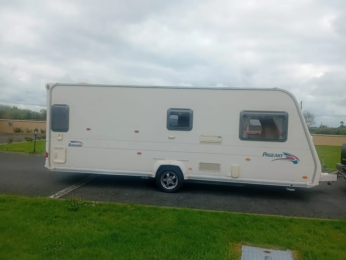 BAiLEYPAGEANT Caravan 4 berth in great condition!! - Image 1