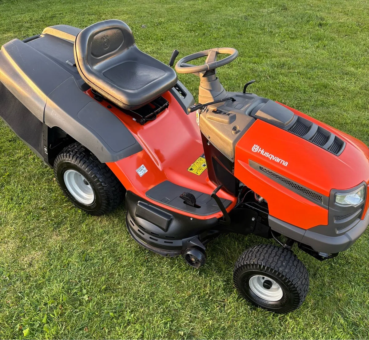 Husqvarna TC 138 Ride on mower - Image 3