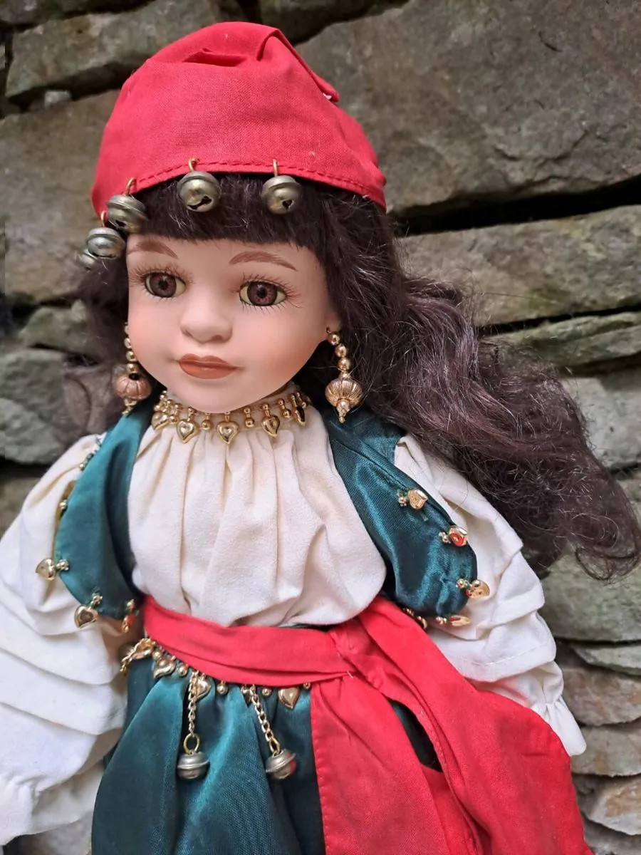 Leonardo Porcelain Doll Gypsy Rose - Image 2