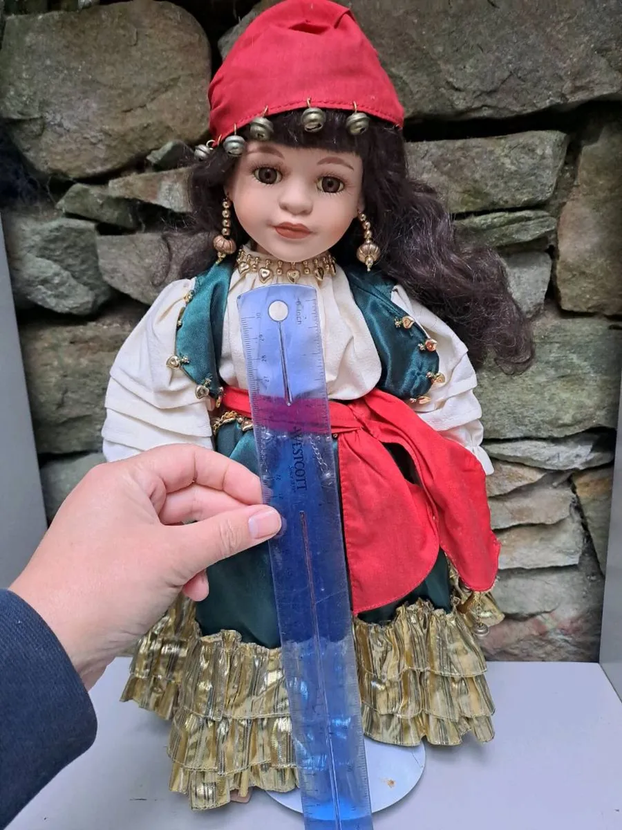 Leonardo Porcelain Doll Gypsy Rose - Image 3