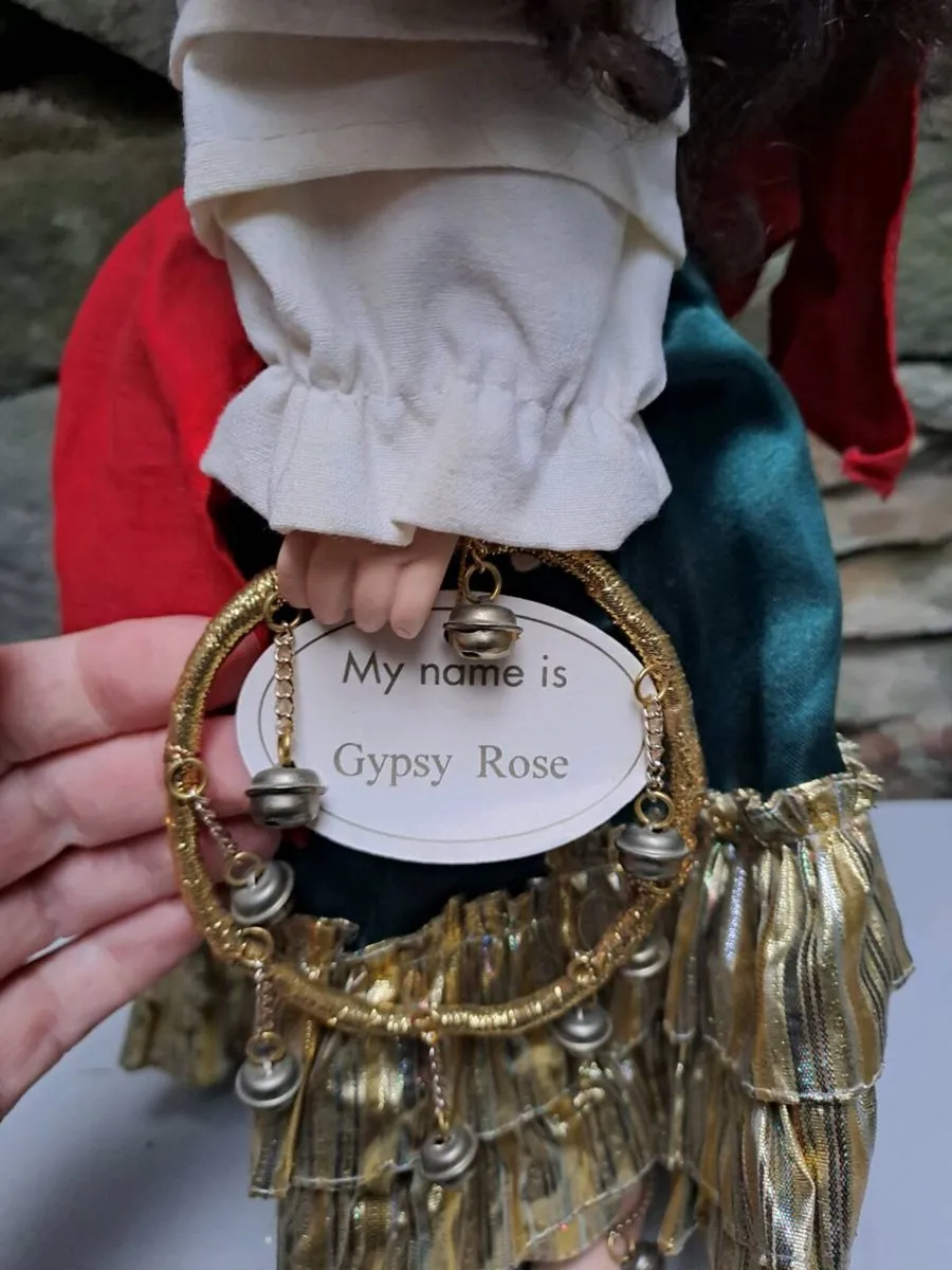 Leonardo Porcelain Doll Gypsy Rose - Image 4