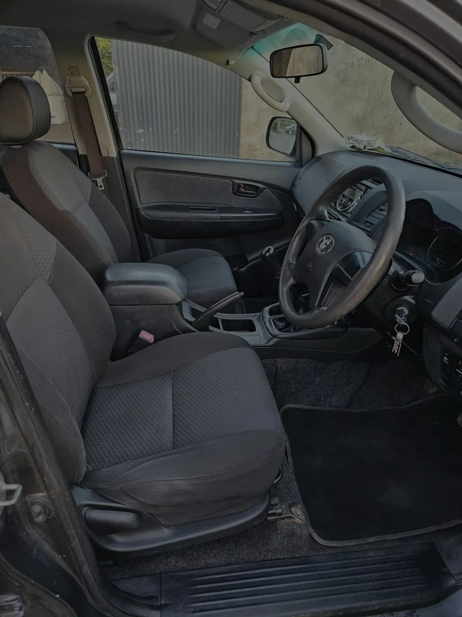 Toyota Hilux 2014 - Image 2