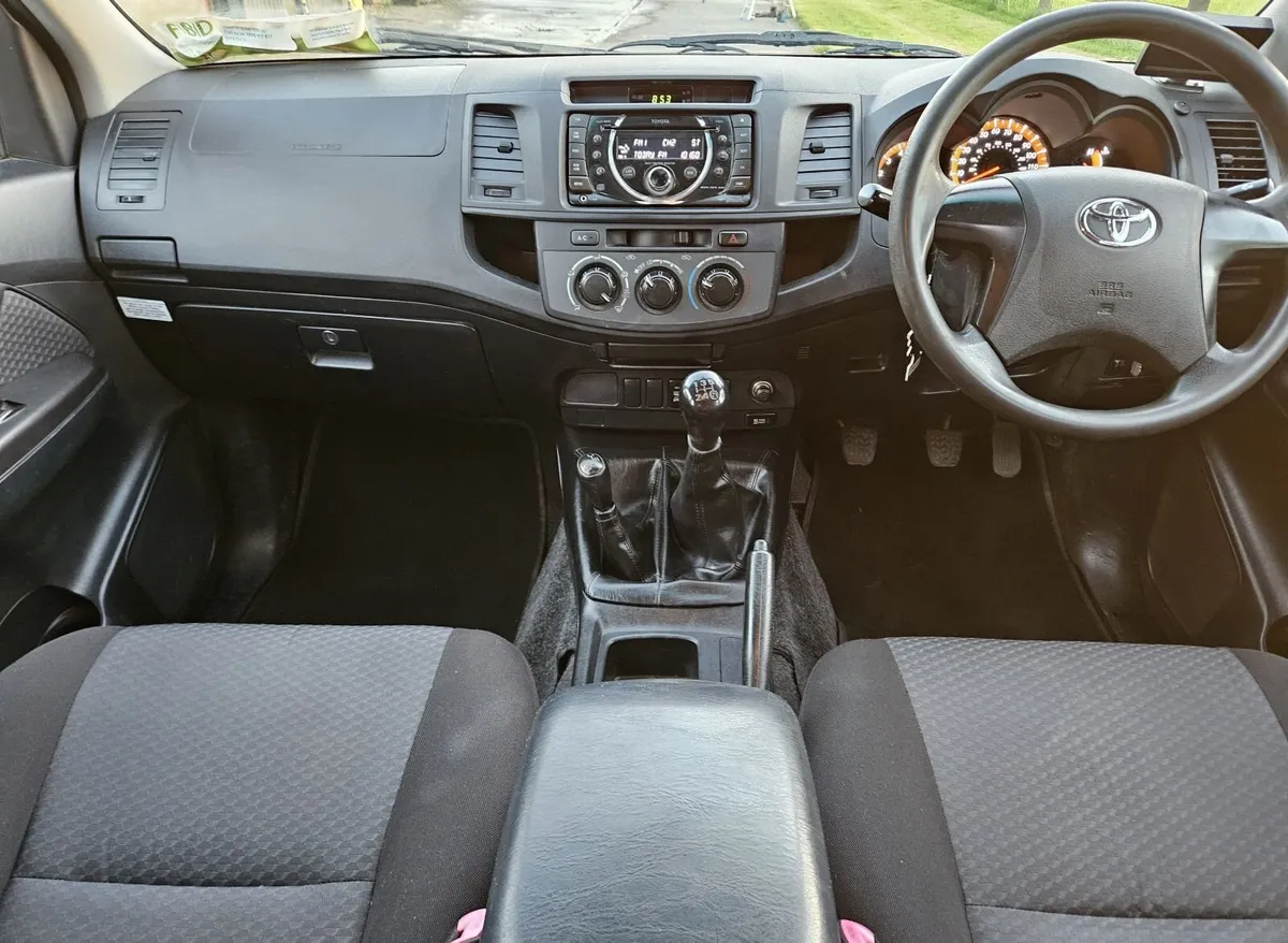 Toyota Hilux 2014 - Image 3