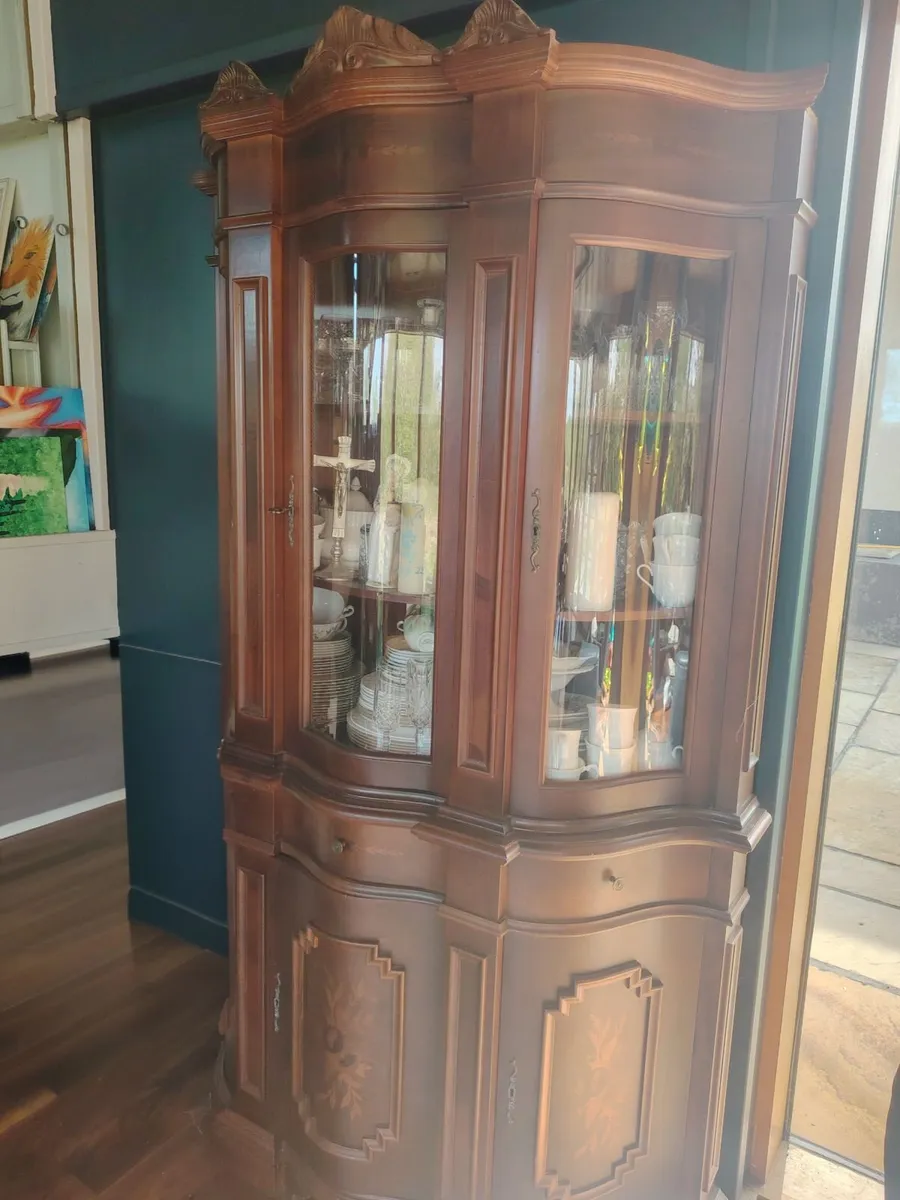 Dining table and display unit - Image 3