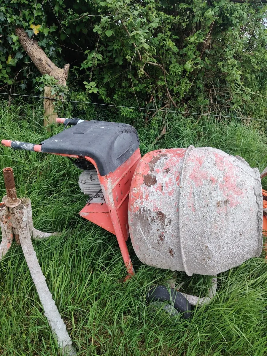 Cement mixer - Image 1