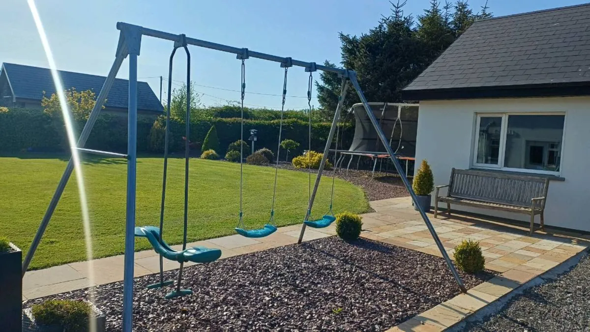 Swing set - Image 1