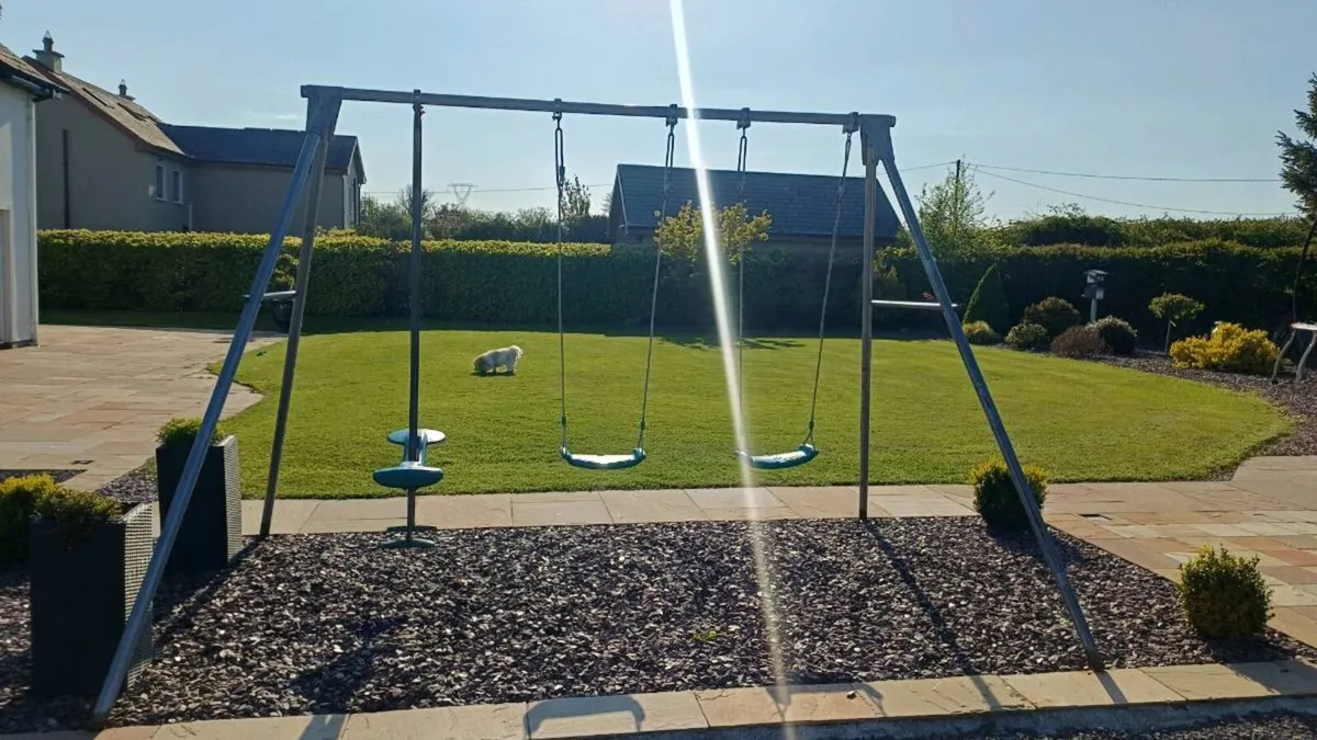 Swing set - Image 2