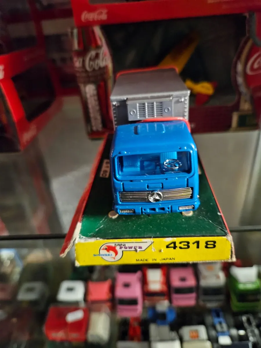 Corgi Minipower Mercedes Truck - Image 2