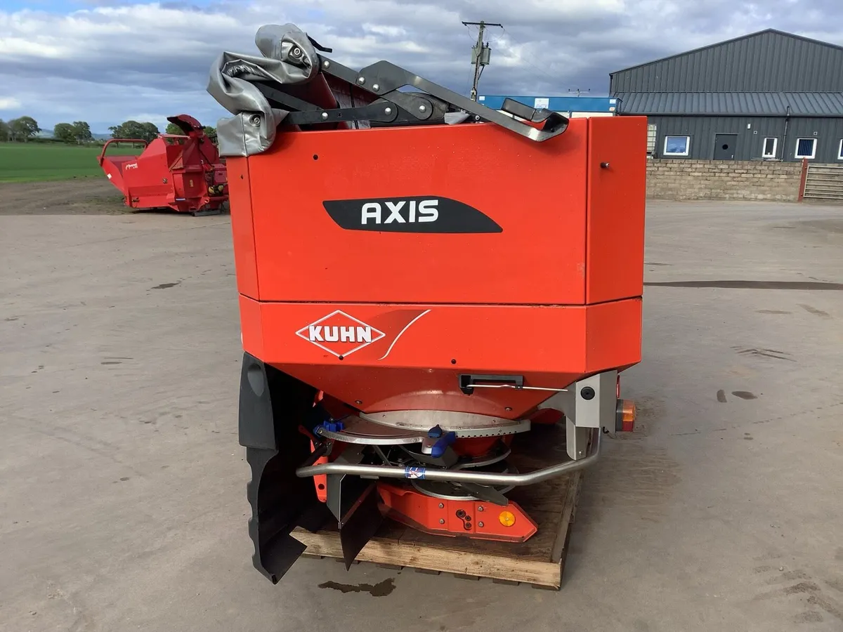 Kuhn Fertiliser Spreader - Image 3